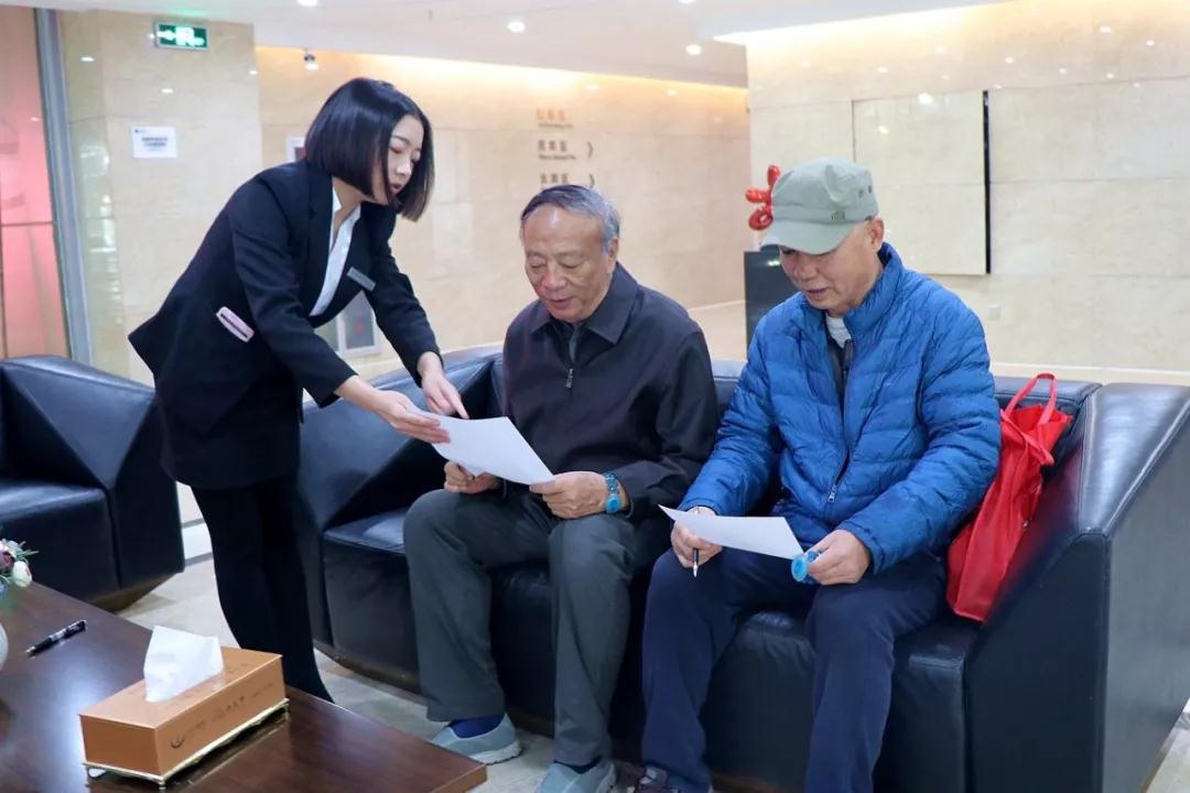 文明服务我出彩老干部满意在窗口活动中心开展优质服务满意度问卷调查